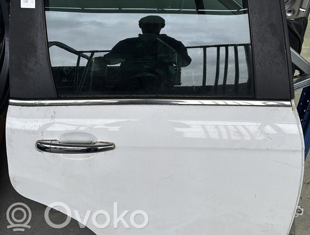 Aizmugurējās durvis   9004CJ