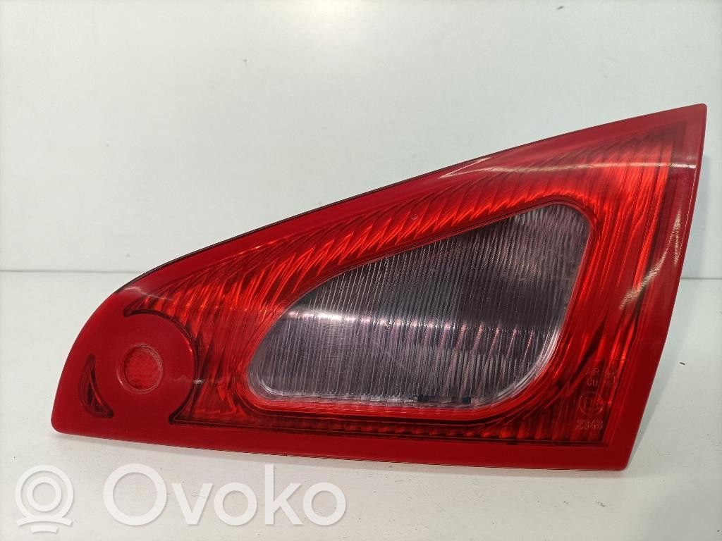 Mitsubishi Colt CZ3 Задний фонарь в крышке 