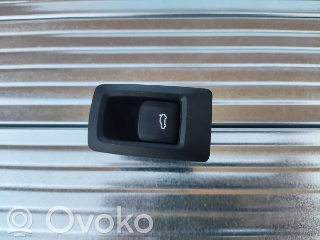 BMW 4 G22 G23 G24 G26 Tailgate/boot open switch button 