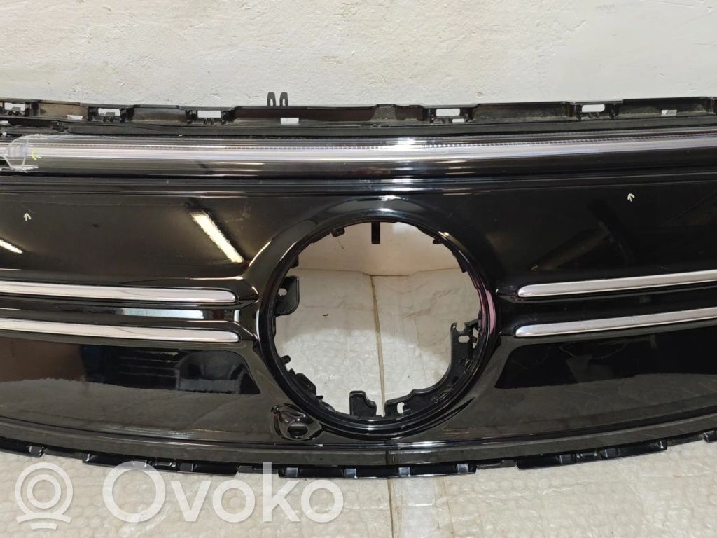 Mercedes-Benz EQA Etusäleikkö 