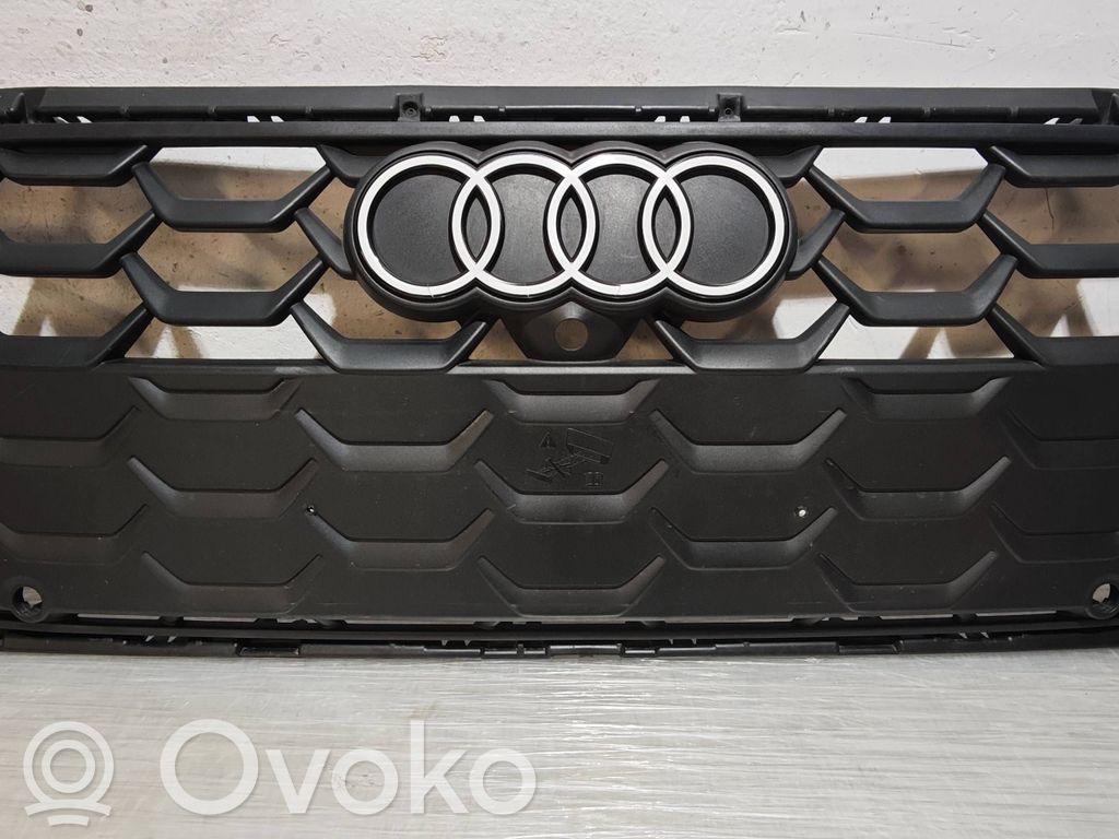 Front grill   8B3853653