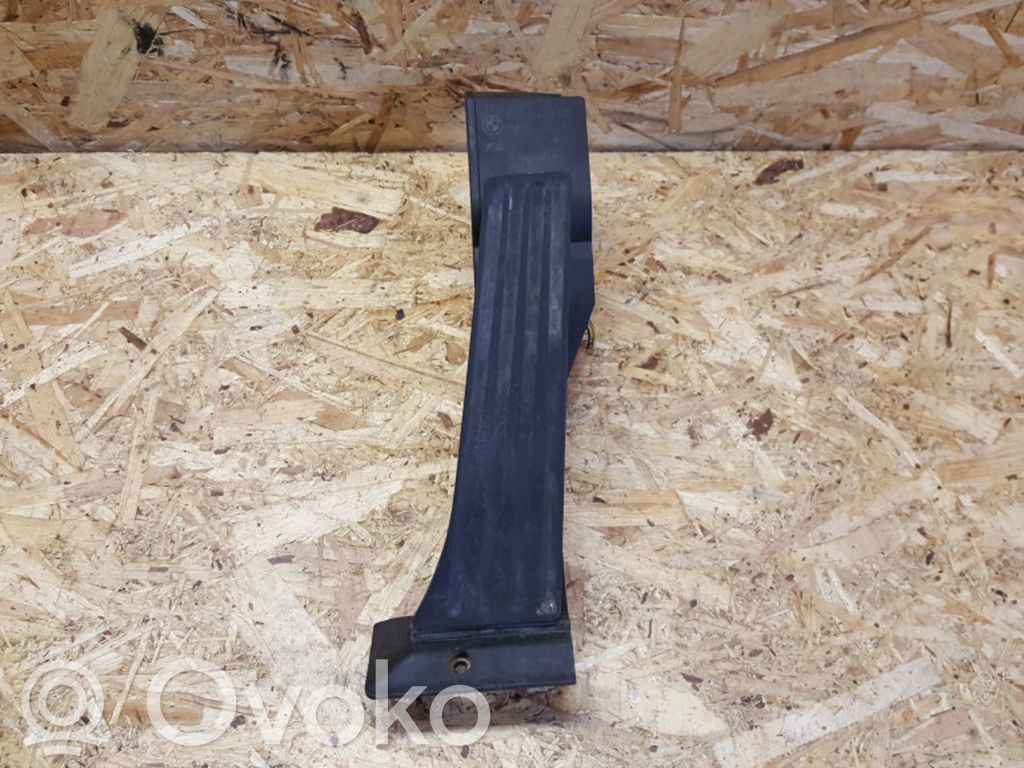 Akseleratora pedālis   6762482,259160