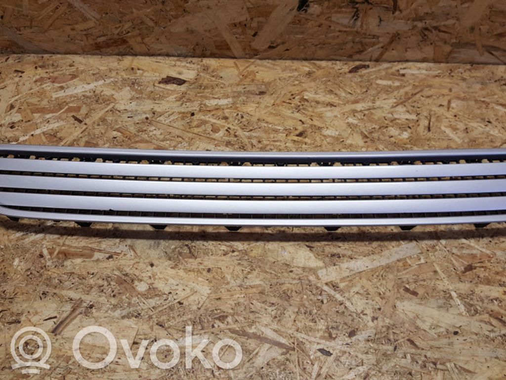 BMW 7 E65 E66 Konepellin säleikkö 