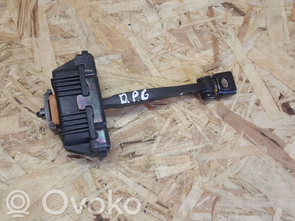 BMW 5 E60 E61 Takaoven pidätin 
