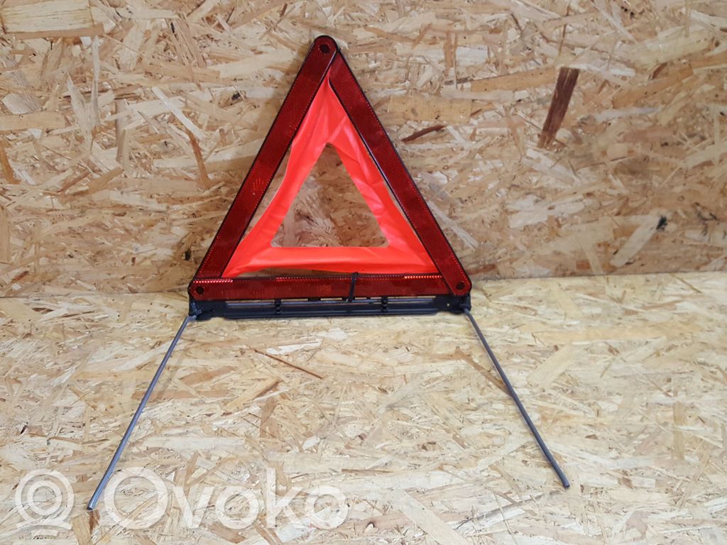 BMW 5 E60 E61 Triangle d'avertissement 