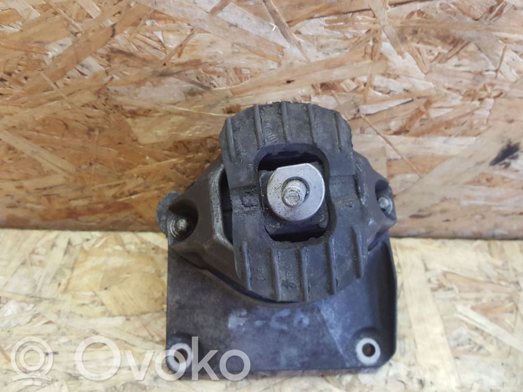 BMW 5 E60 E61 Moottorin kiinnikekorvake 
