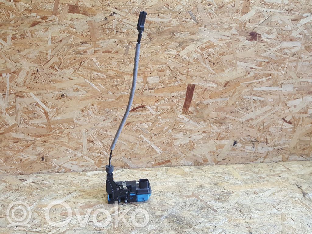 Volvo V70 Priekšpusē slēdzene 