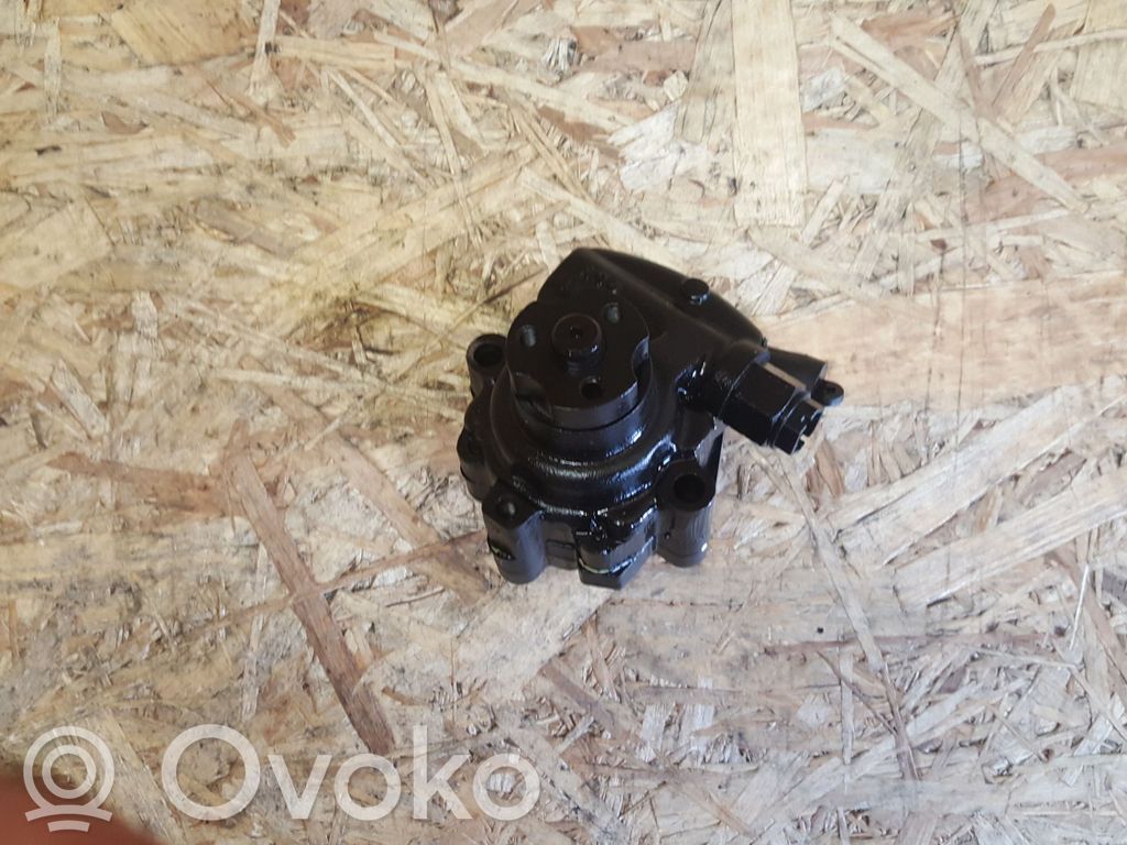 Ohjaustehostimen pumppu   1475653,R1C15J3A674AE