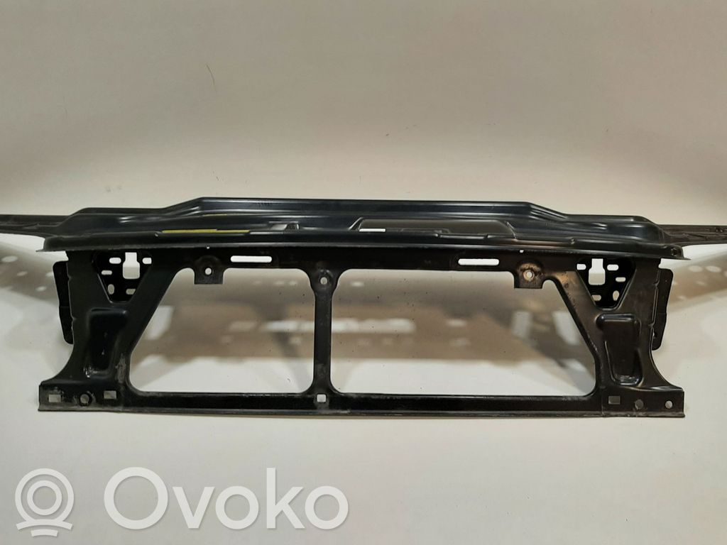 Volvo V70 Pas przedni 