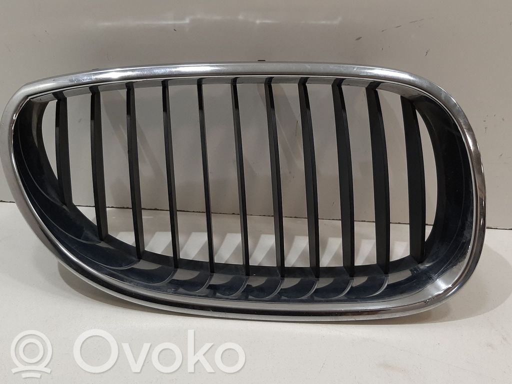 BMW 5 E60 E61 Augšējais režģis 