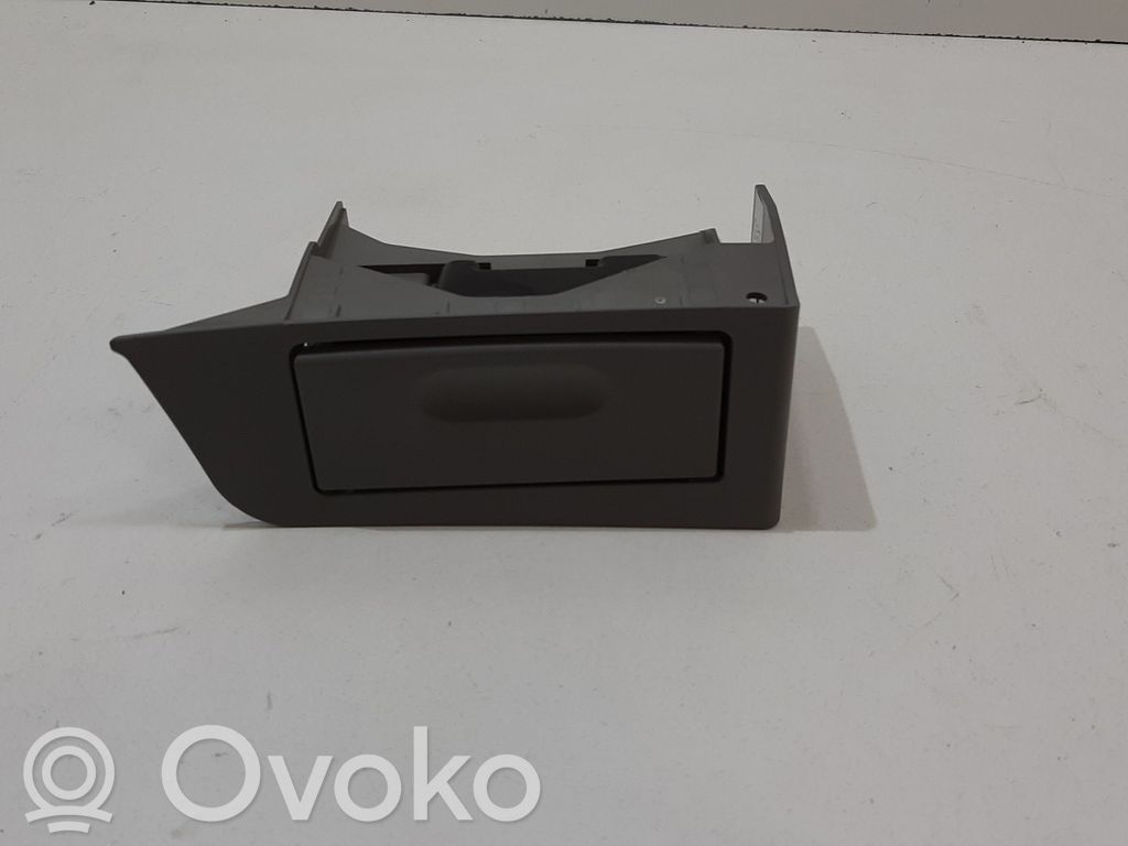 BMW 5 E60 E61 Durų peleninė 
