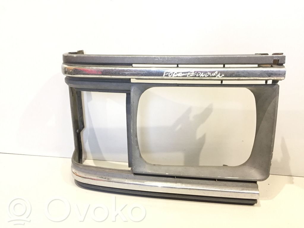 Ford Econovan Moulure sous phares 