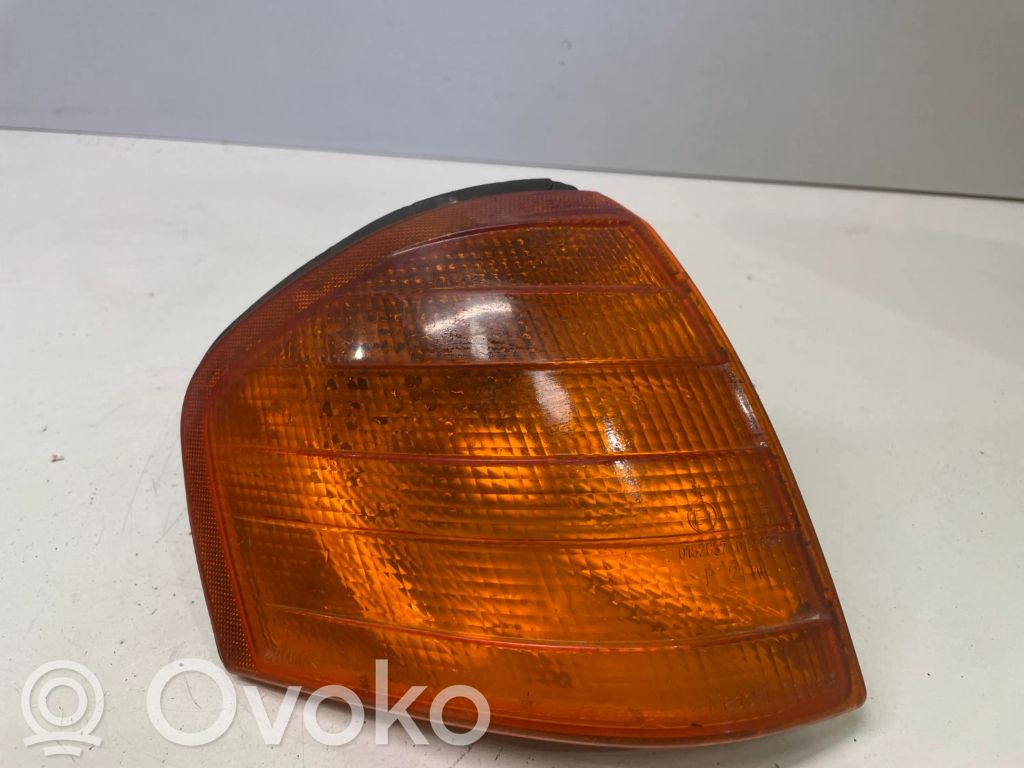 Mercedes-Benz C W202 Kierunkowskaz przedni 
