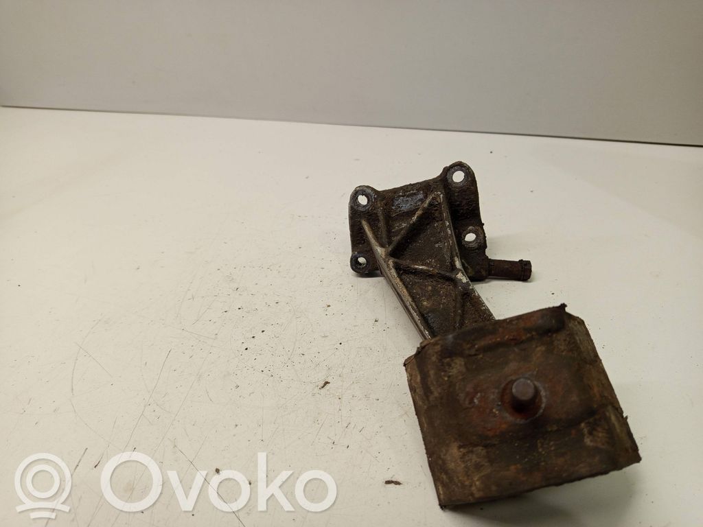 BMW 3 E30 Engine mounting bracket 