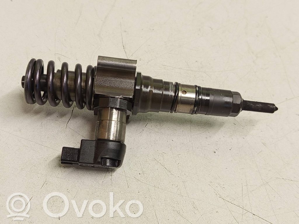 Volkswagen PASSAT B6 Inyector de combustible 