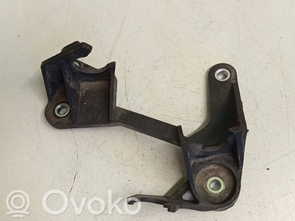 Gear shift cable bracket   31325391