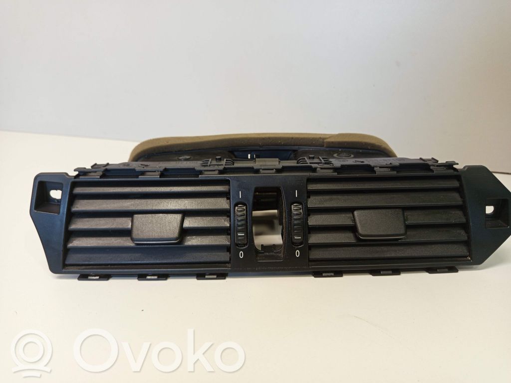 BMW 5 E60 E61 Centrinės oro grotelės 