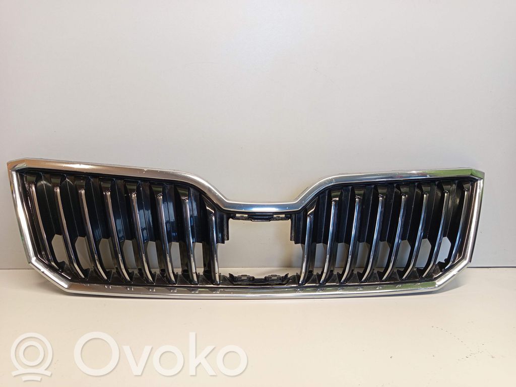 Skoda Superb B8 (3V) Griglia superiore del radiatore paraurti anteriore 