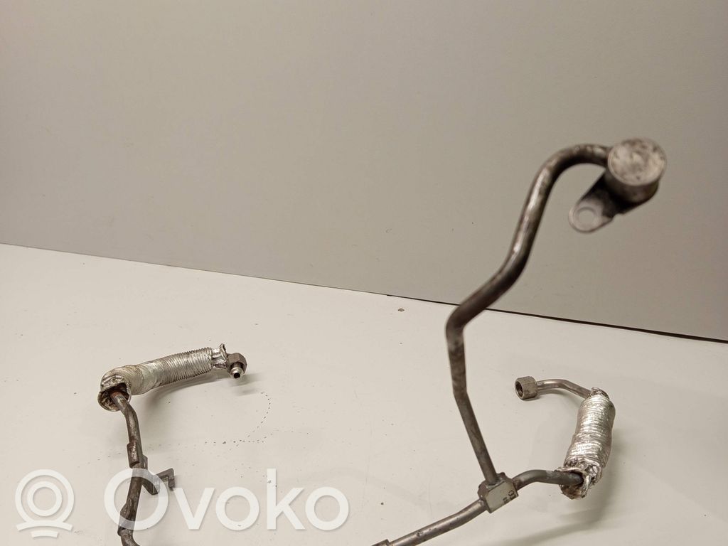 Caurulīte (-es) / šļūtene (-es)   059121598L