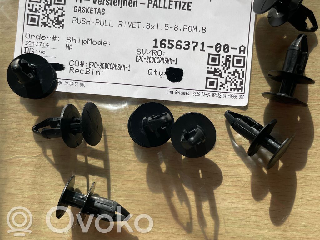 Wspornik chlapaczy przednich   165637100A,1656371