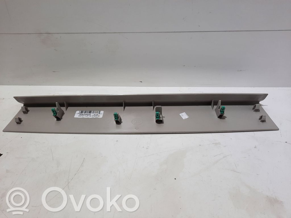 Tailgate trim   5RJ24PD2AD,5RJ24TRMAD