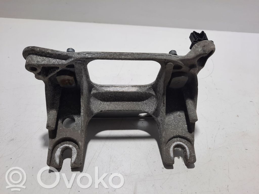 Renault Twingo III Engine mount bracket 