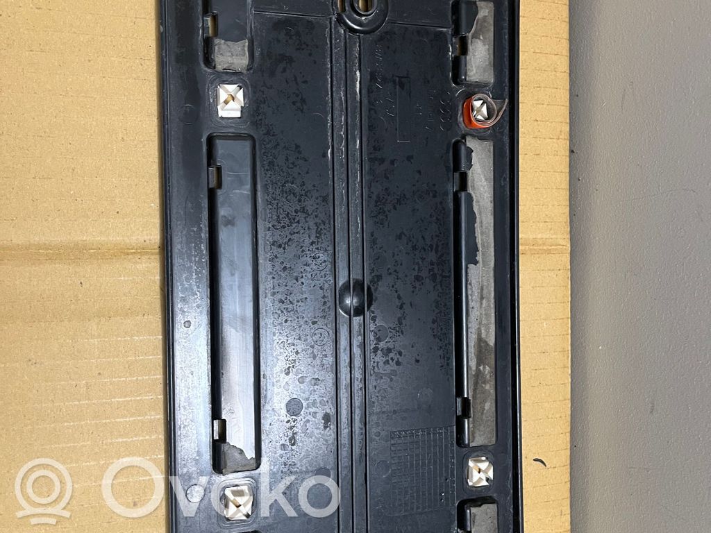 Audi A4 S4 B9 Ramka przedniej tablicy rejestracyjnej 
