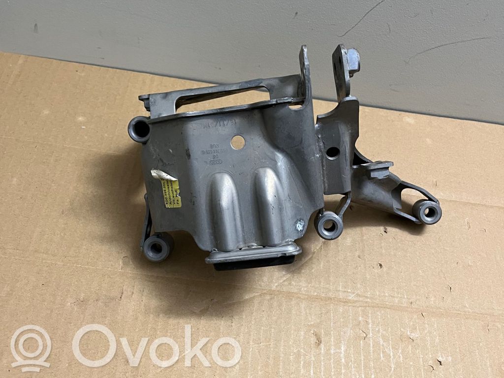 Audi A7 S7 4G Engine mounting bracket 