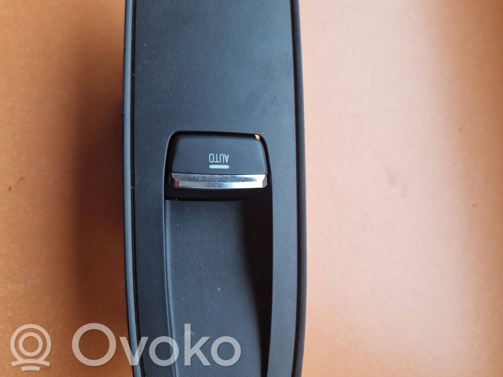 Subaru Forester SK Electric window control switch 