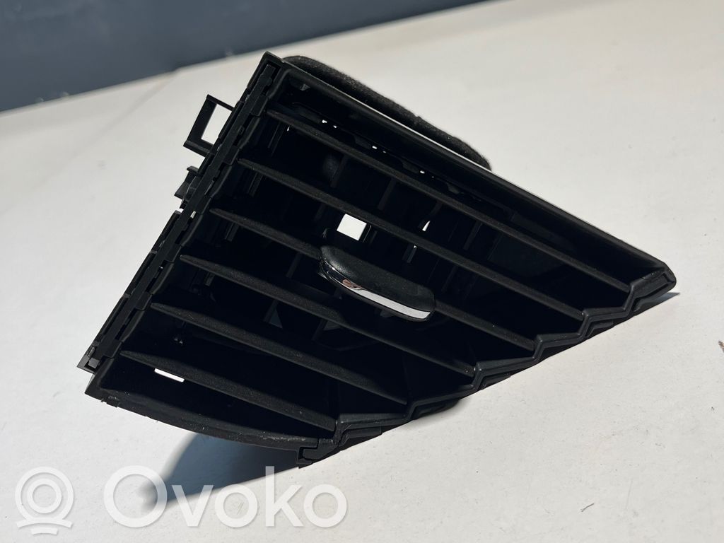 Opel Zafira C Dysze / Kratki środkowego nawiewu deski rozdzielczej 