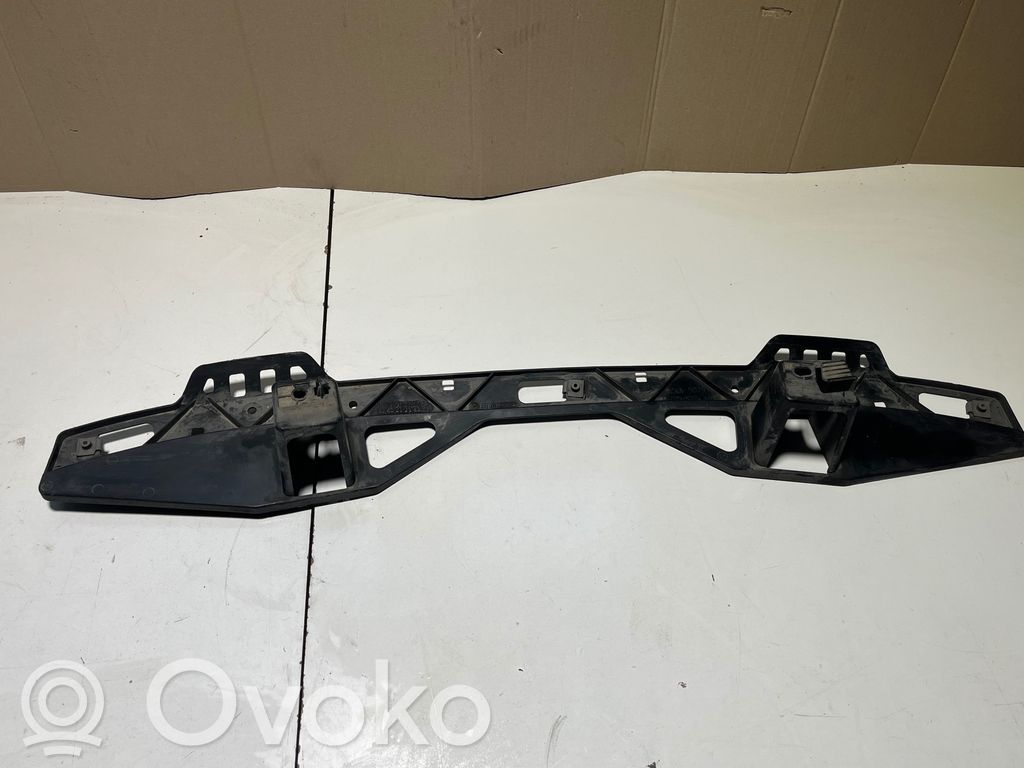 Mazda 3 Soporte de montaje del parachoques trasero 