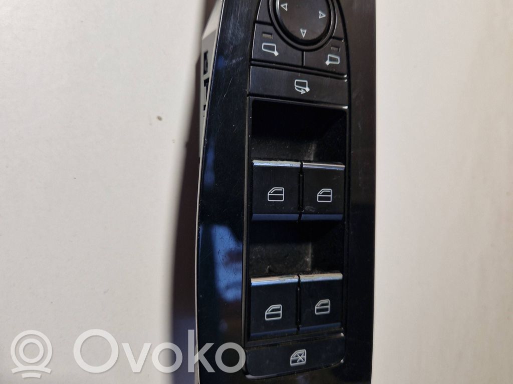 Mazda 3 Electric window control switch 