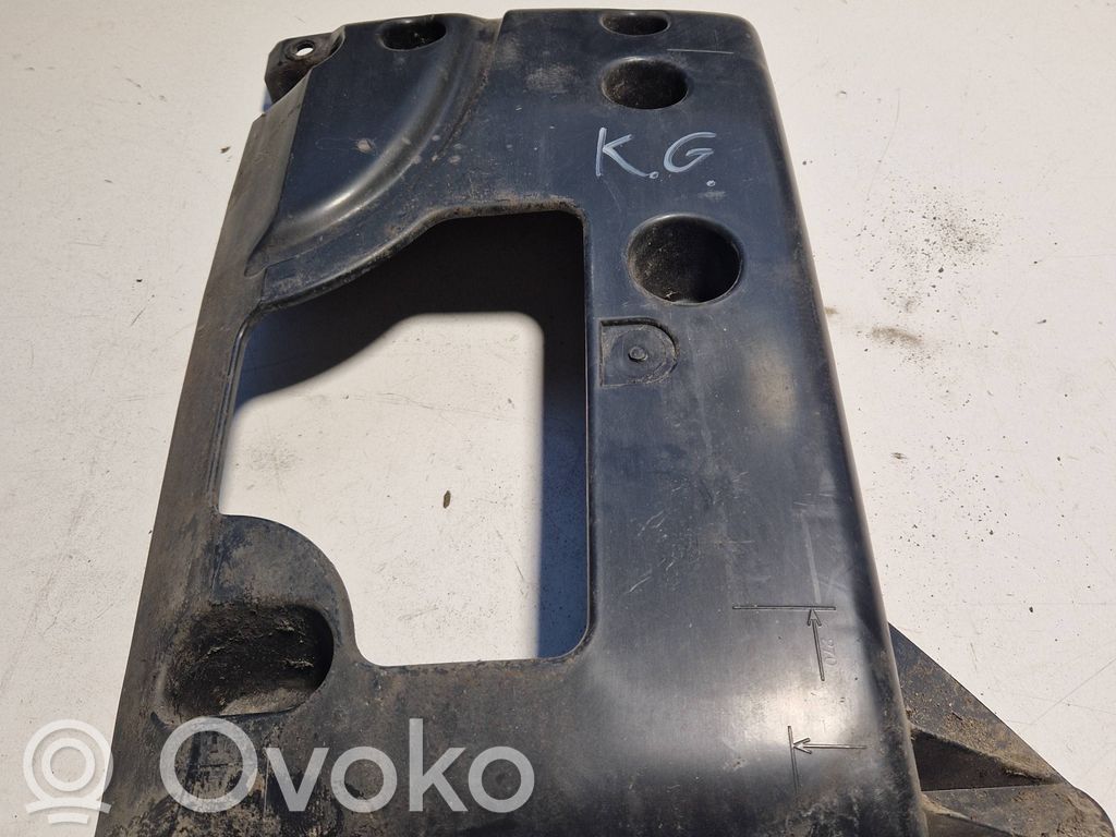 Opel Movano B Soporte de montaje del parachoques trasero 