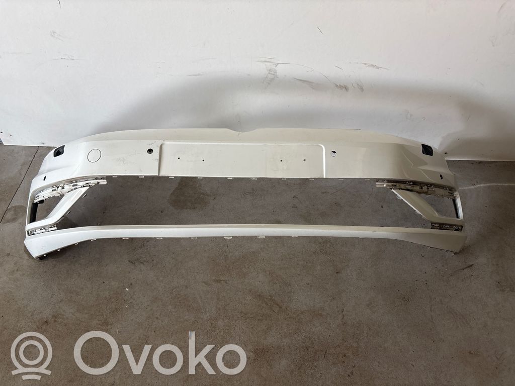 Volkswagen Golf VI Front bumper 
