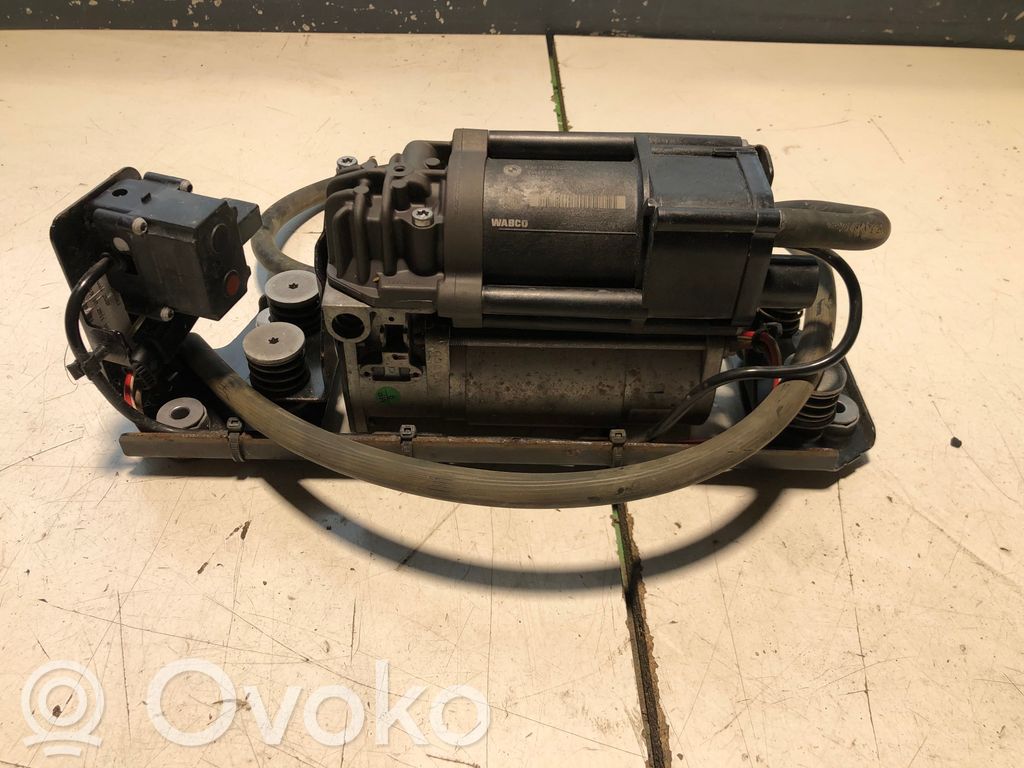 BMW 5 F10 F11 Kompresor zawieszenia tylnego pneumatycznego 