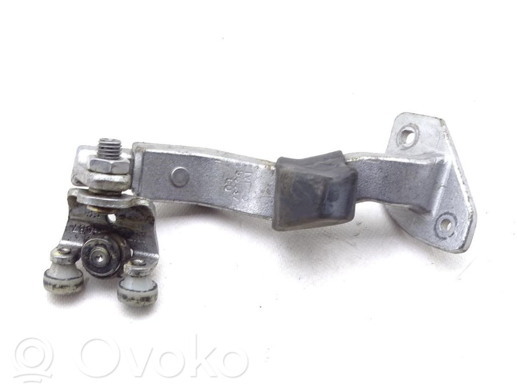 Iveco Daily 6th gen Guía/bisagra rodillo inferior de puerta corredera 
