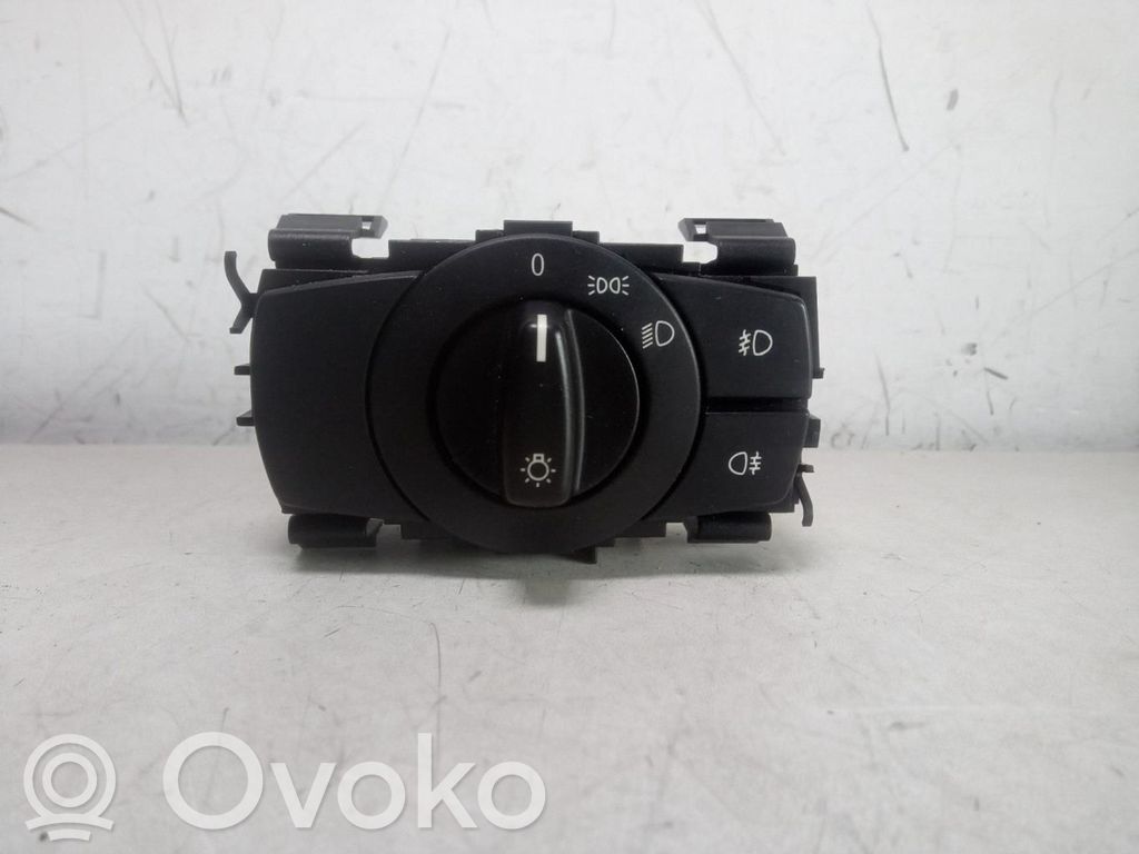 Light switch   6932798