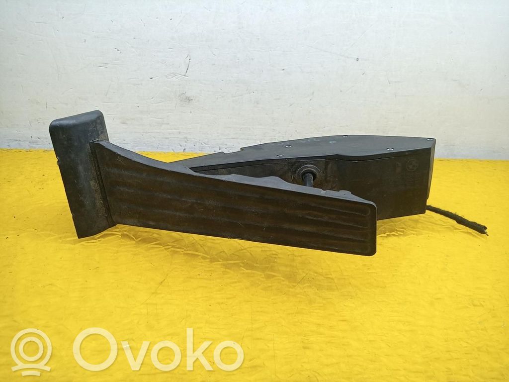 Accelerator throttle pedal   25916010