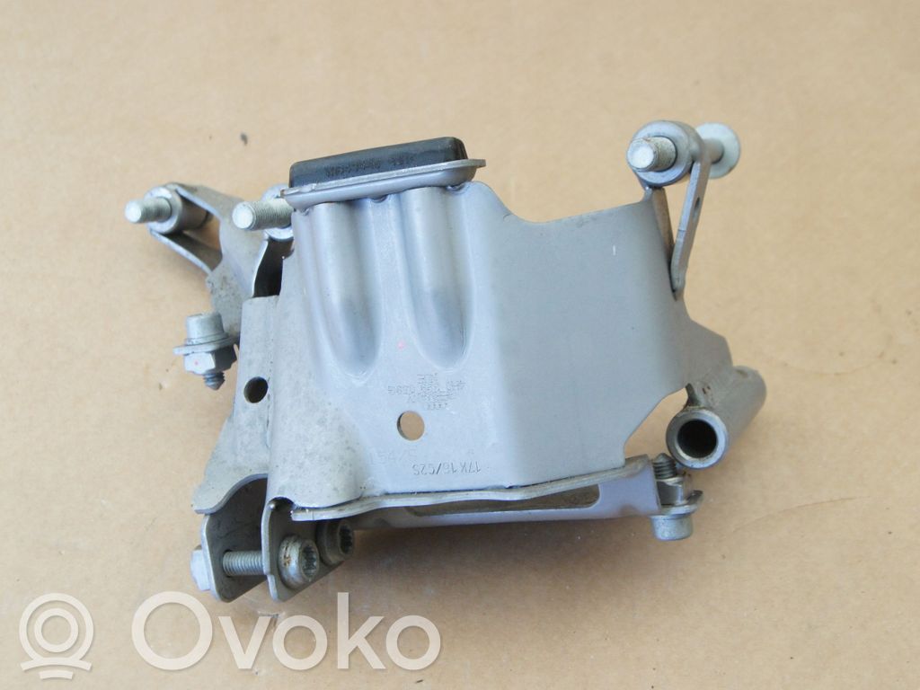 Audi A8 S8 D4 4H Engine mounting bracket 