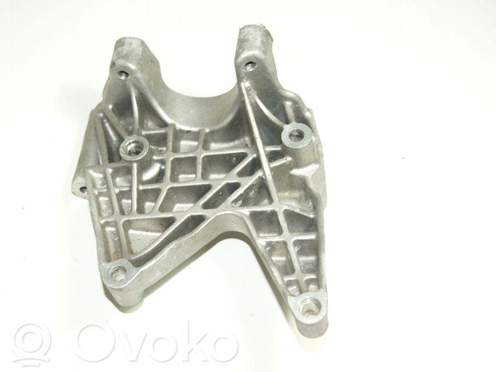 Audi A4 S4 B9 Engine mounting bracket 