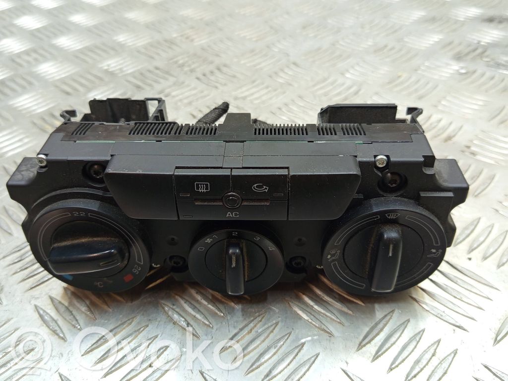 Skoda Octavia Mk2 (1Z) Climate control unit 