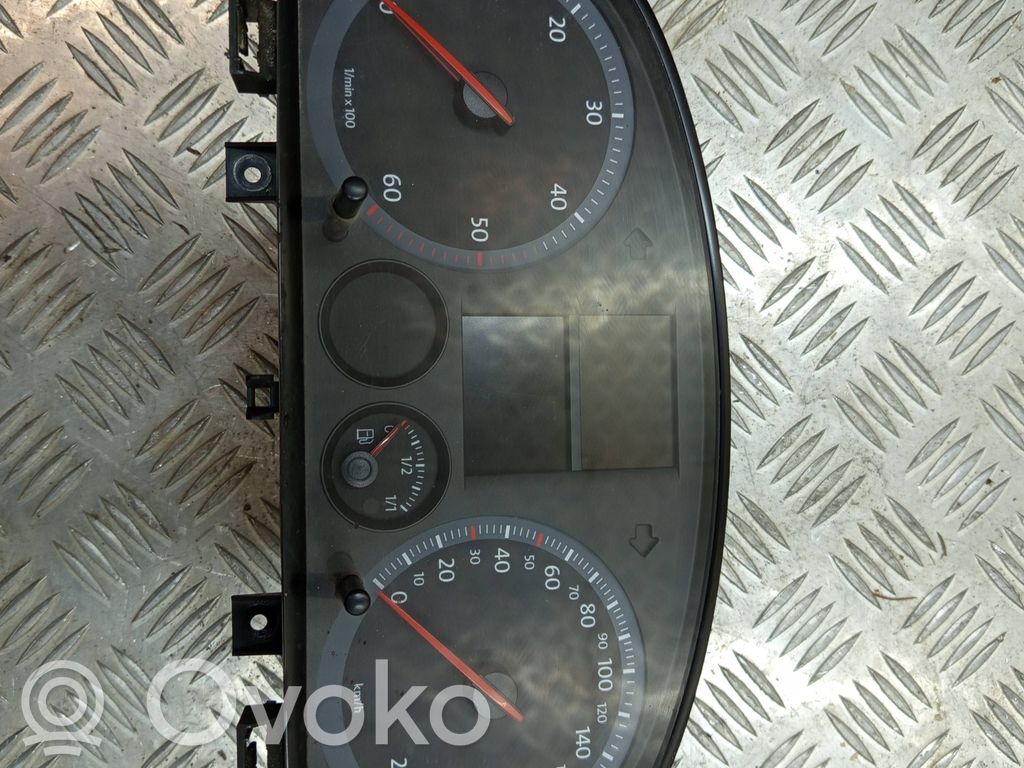Volkswagen Caddy Speedometer (instrument cluster) 