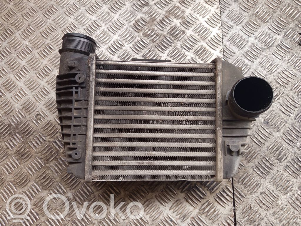 Audi A6 S6 C6 4F Interkūlerio radiatorius 