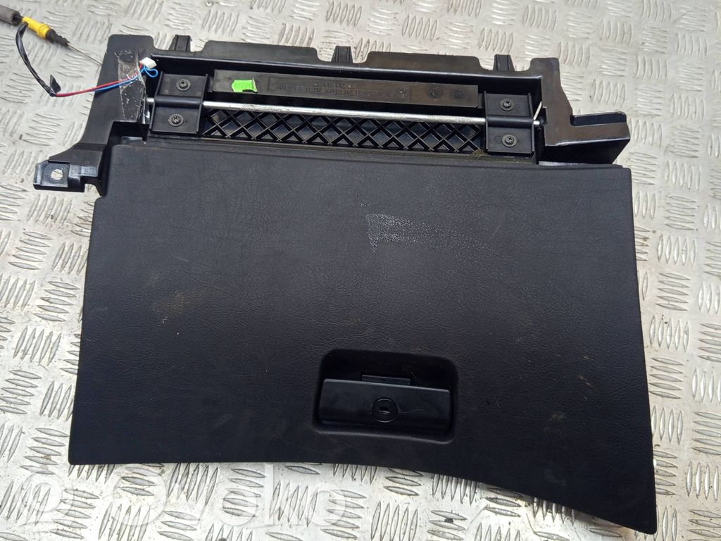 Glove box   51168196111