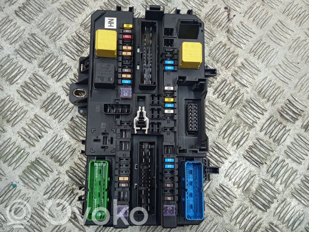 Opel Astra H Ramka / Moduł bezpieczników 