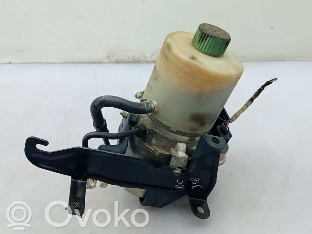 Ohjaustehostimen pumppu   6Q0423371