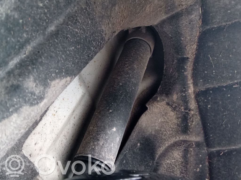 Volvo V40 Takaiskunvaimennin 