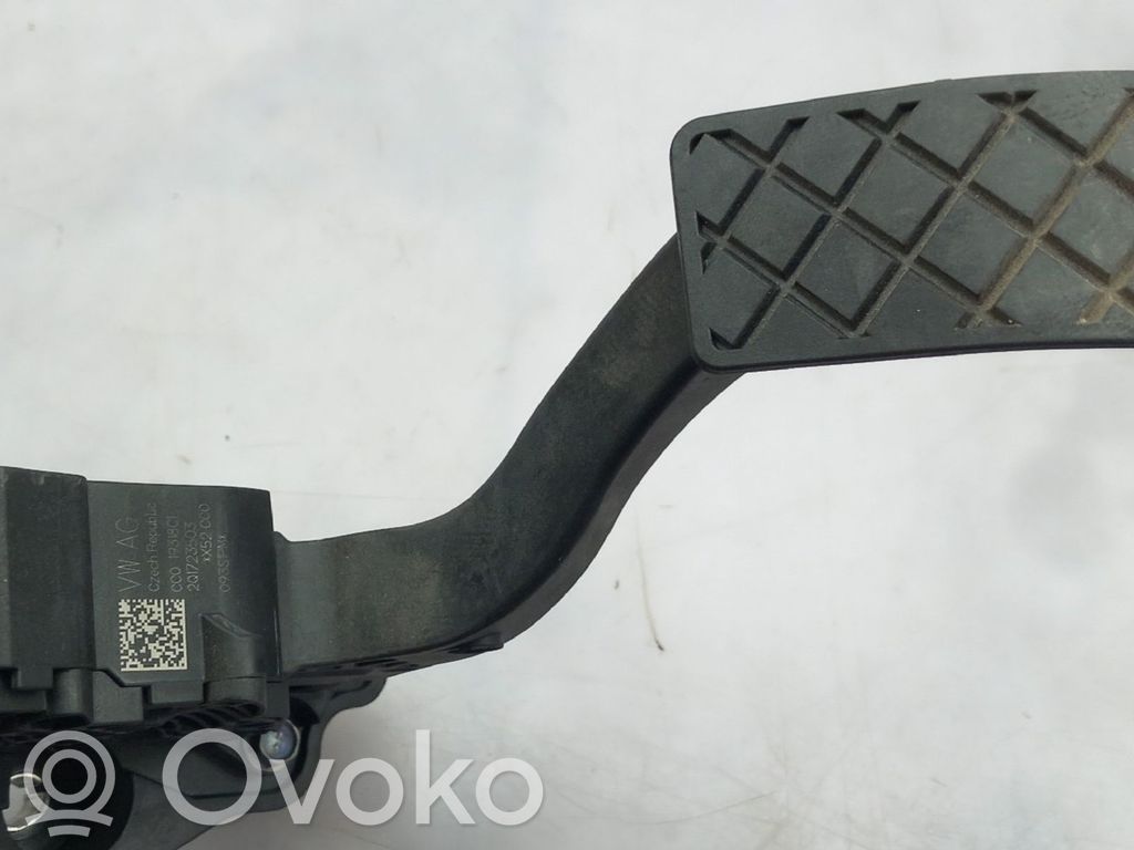 Accelerator throttle pedal   2Q1723503