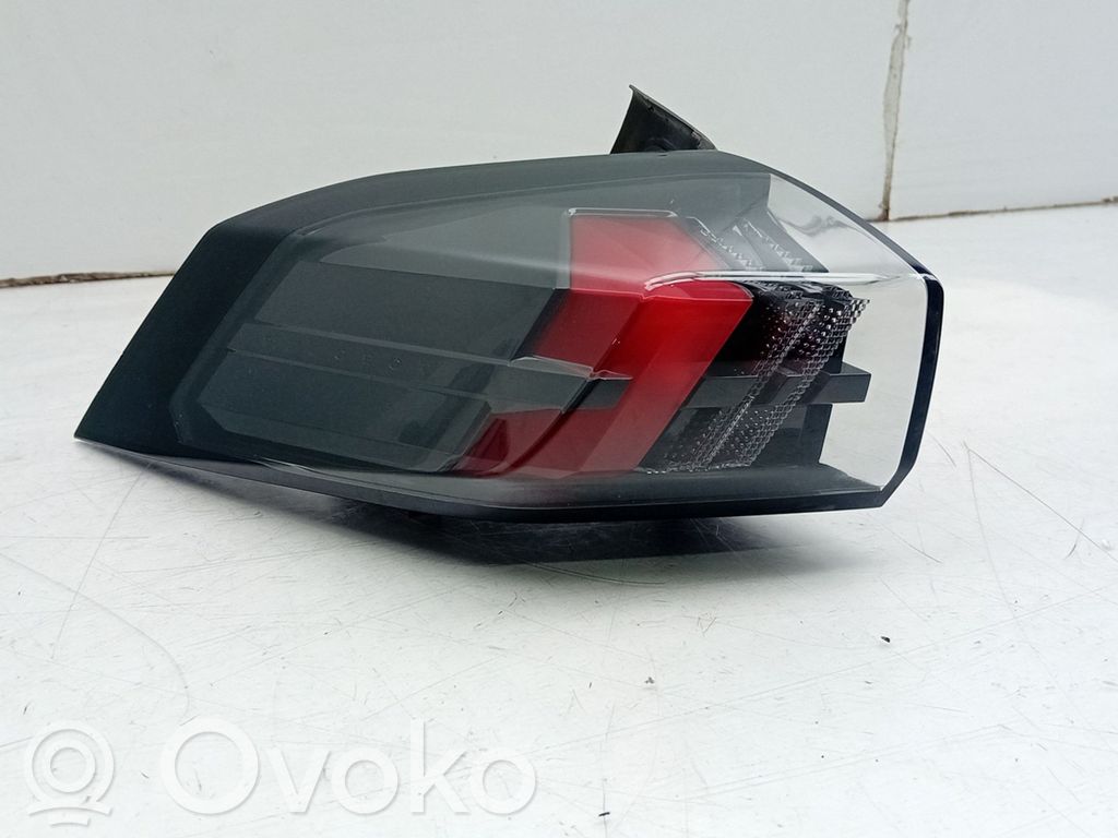 Peugeot 2008 II Lampă spate în capacul portbagajului 