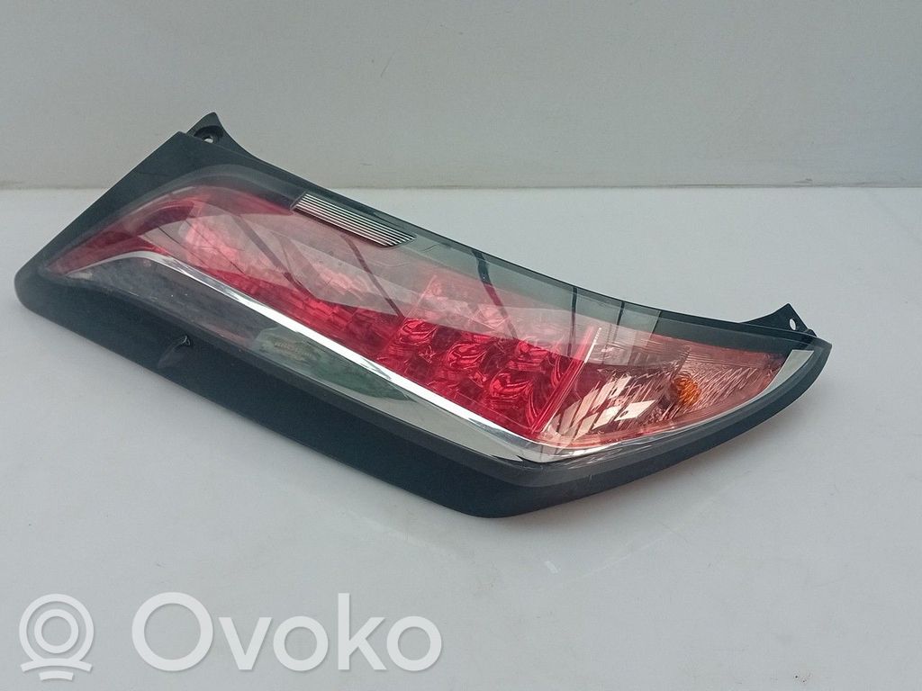 Toyota Aygo AB40 Lampy tylnej klapy bagażnika 